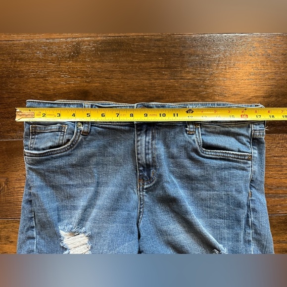 KUT Sophie Bermuda Distressed Denim Shorts- size 10 - Picture 3 of 7